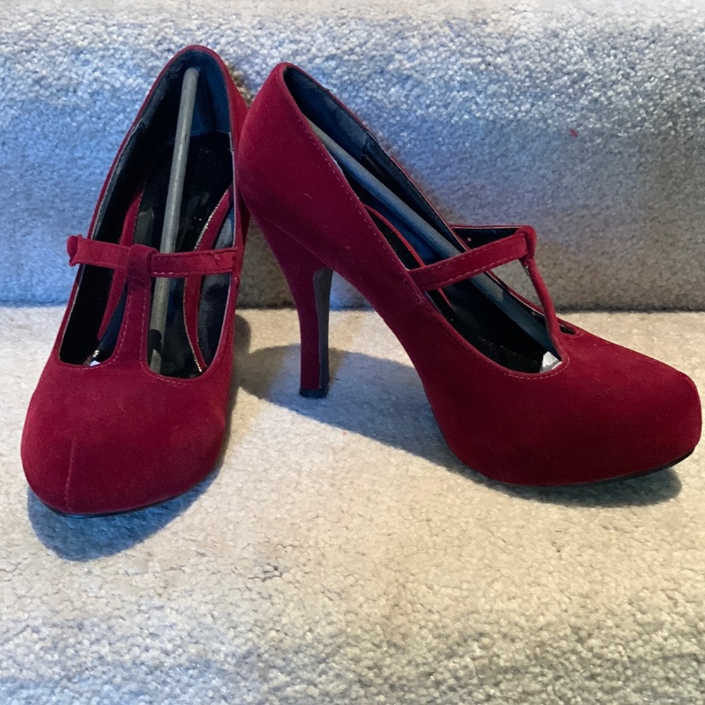 GLAMOROUS garnet velvet Trench style QUPID. Size 7.5.Gorgeous for day or night